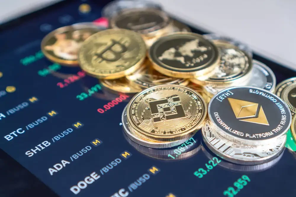 beneficios de investir em criptomoedas