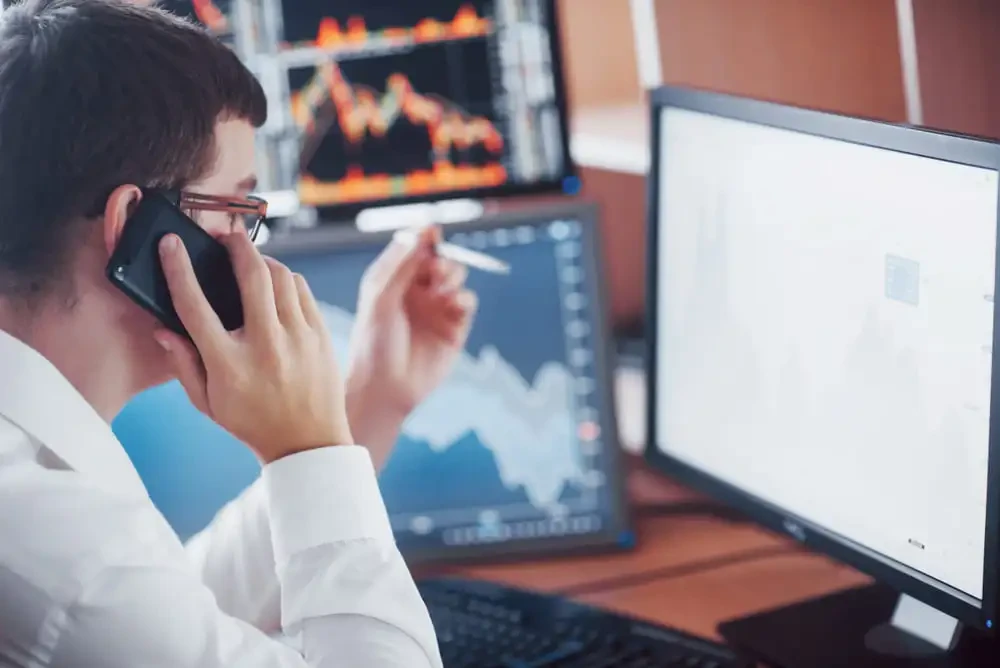 Copy trading: como funciona, vantagens e riscos
